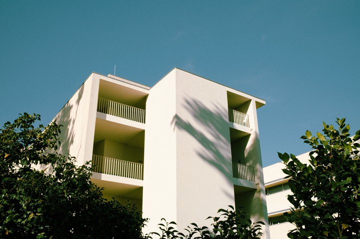 Venda de casas descem -9,4%, mas preços continuam a escalar